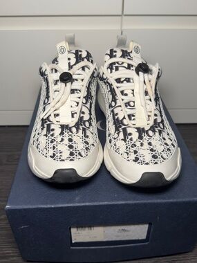 Dior Oblique b24 Runner Sneakers - White & Black, authentic